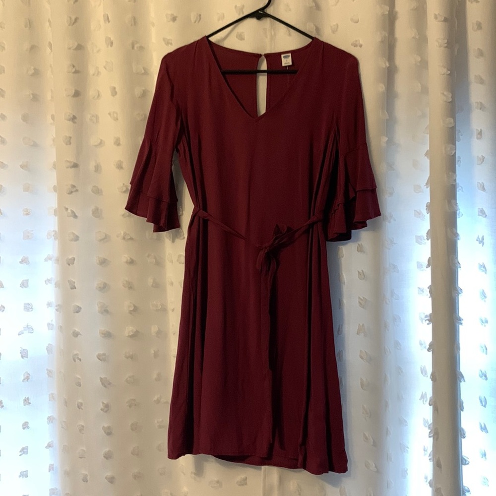 New with tags. NWT old navy flutter bell sleeve maroon dress size small